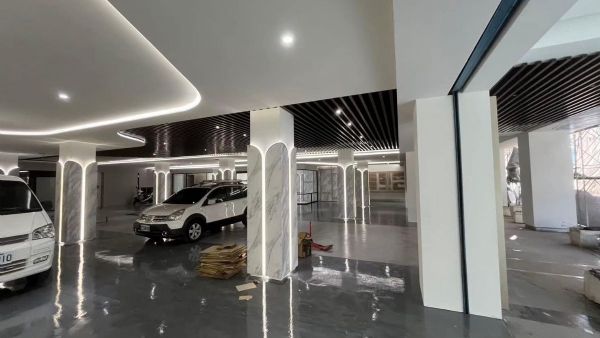 立信立天下一樓停車場